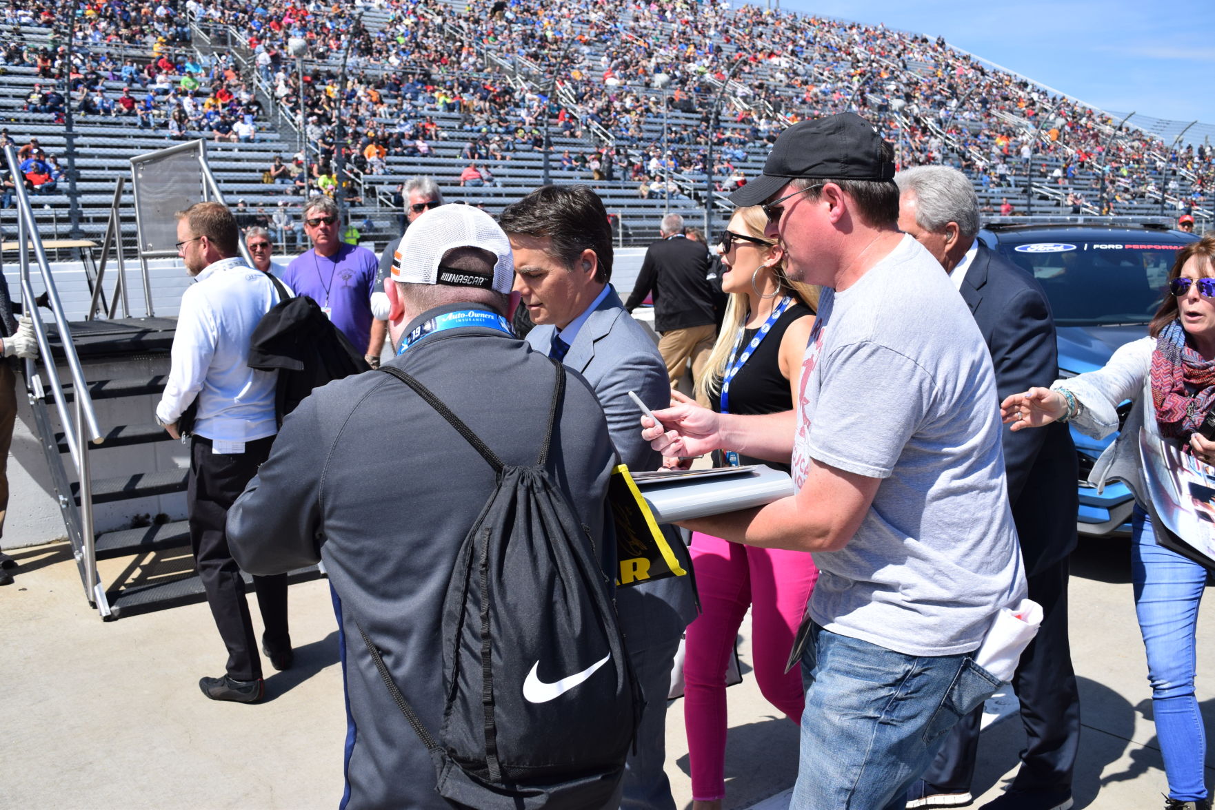 STP 500 Jeff Gordon signs autographs.JPG